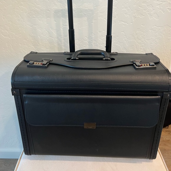 Alpine Swiss Black Leather Briefcase - Picture 1 of 16